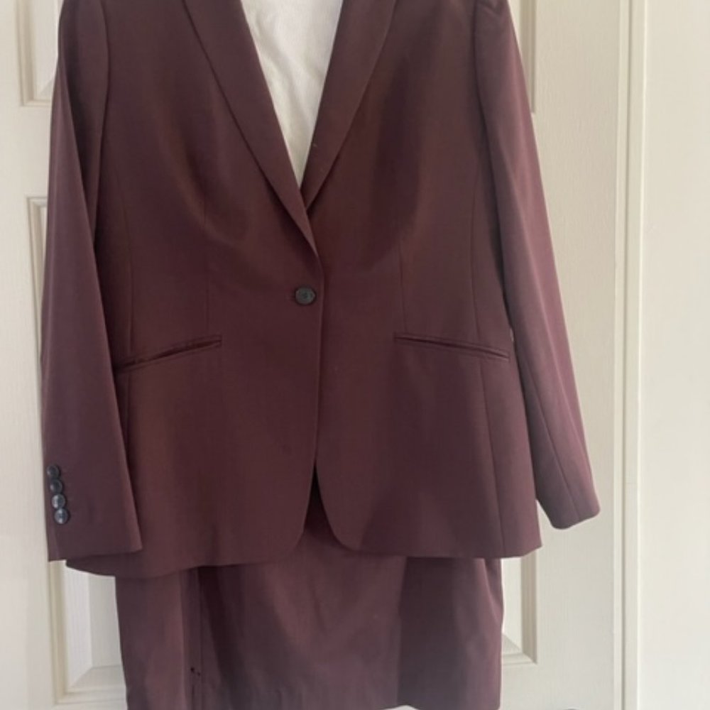 Hugo Boss Jabina Virgin Wool Suit Size 12